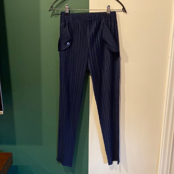 Pleated Flap Pocket Pants - Picture 6 of 8
